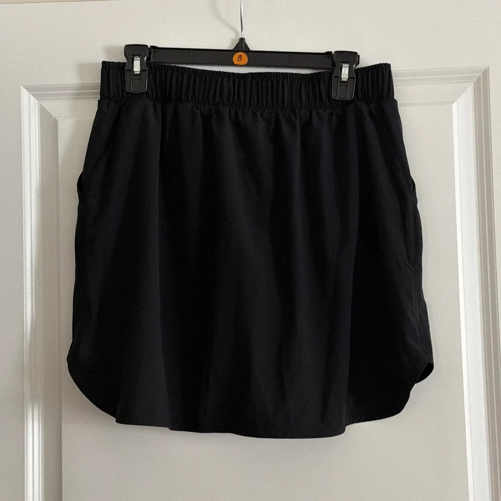All in Motion Black Skort Athletic Skirt with Pockets and Built-in Shorts Size M